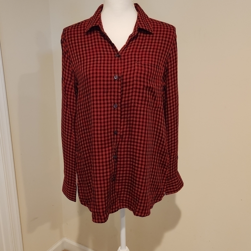 OLD Navy Women's Red and Black Plaid Button Down Shirt, size Medium
